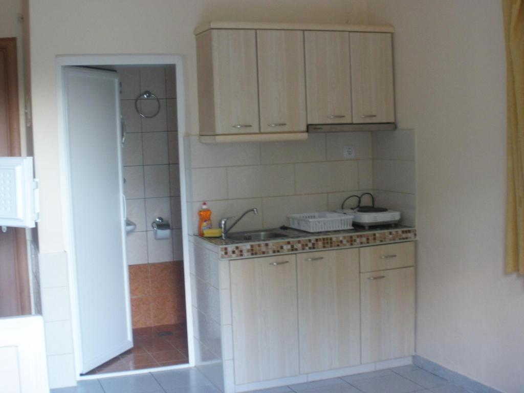 Dionysos Apartment Asproválta Bilik gambar